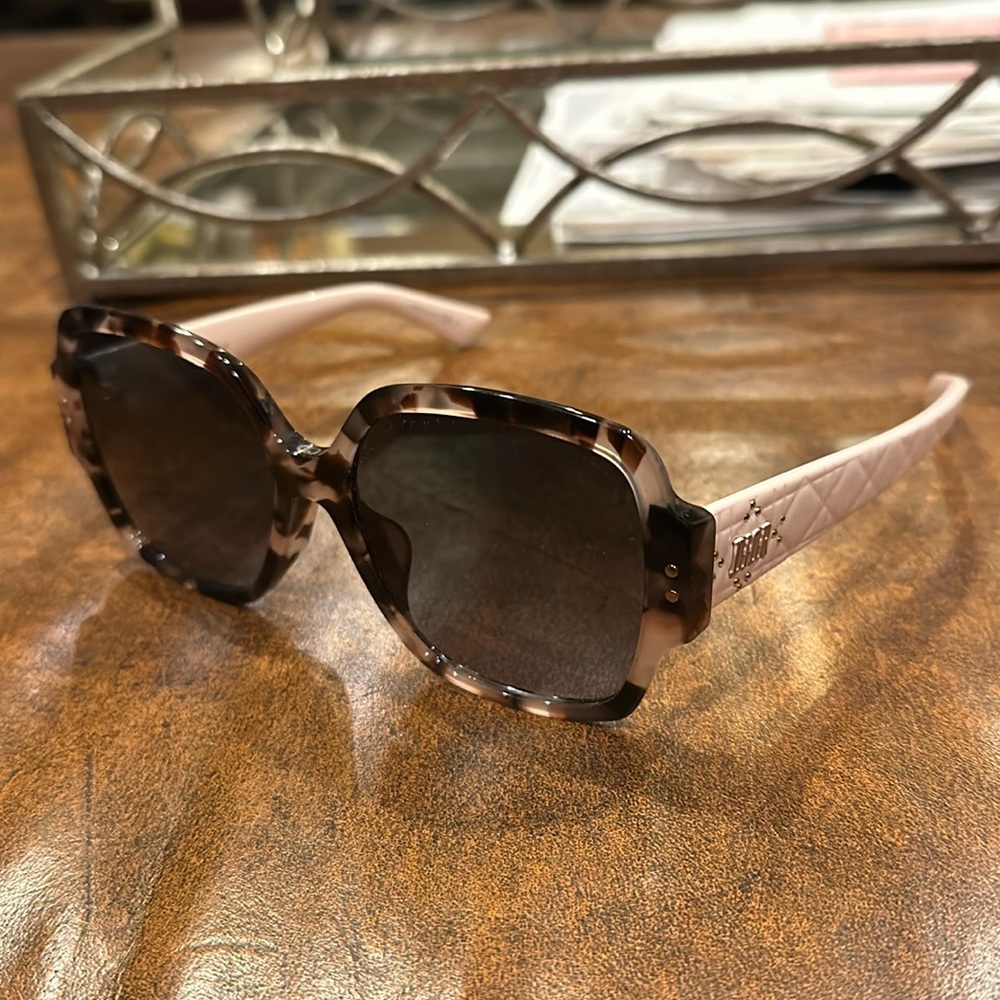 Lady Dior Studs 5F Blush/Tortoise